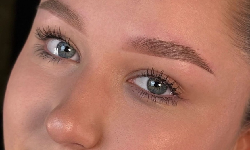 Image 2: Natuurlijk gevormde wenkbrauwen zonder gedoe: powderbrows