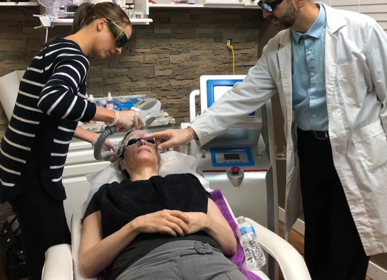 Non-Invasive HIFU Lifting for Eyes, Jawline, Face & Neck Tightening