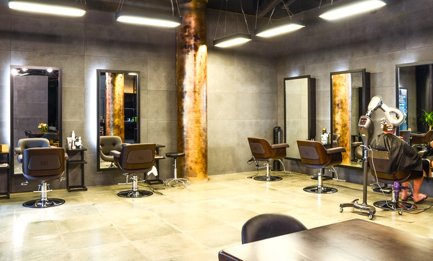 Image 3: Wash, Cut, Blow-Dry and Treatment