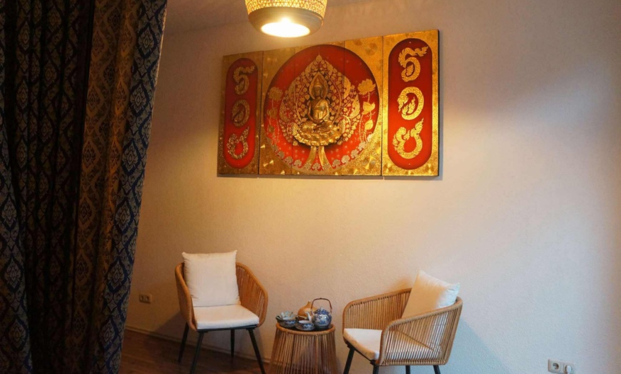 Image 6: Traditionelle Thai-, klassische Thai-Öl- oder Rücken-Nacken-Massage 