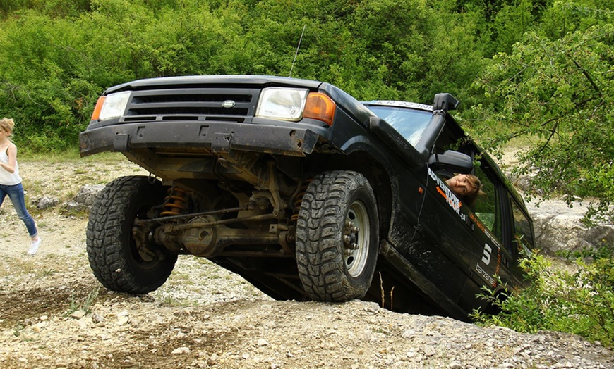 Image 9: Off-road: jazda ze szkoleniem i pamiątkowym kubkiem w Adventure Tour