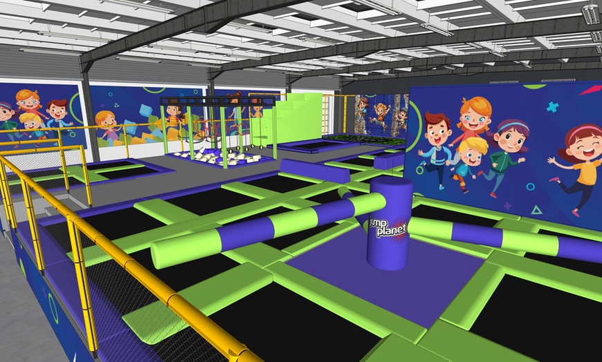 Image 2: Skoczna rozrywka przez cały tydzień: bilety do parku trampolin