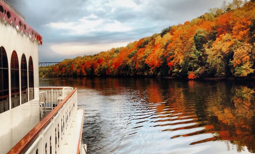 Image 4: Mississippi River Cruises: Dining/Sightseeing on the Minneapolis Queen