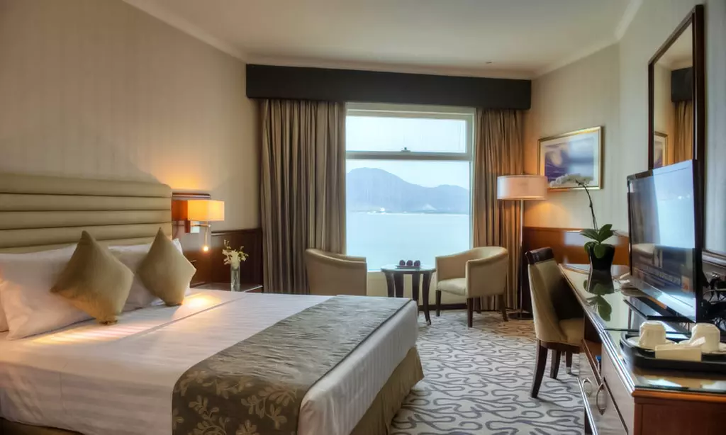 Khor Fakkan: One-Night 4* Stay with Breakfast and Optional Dinner