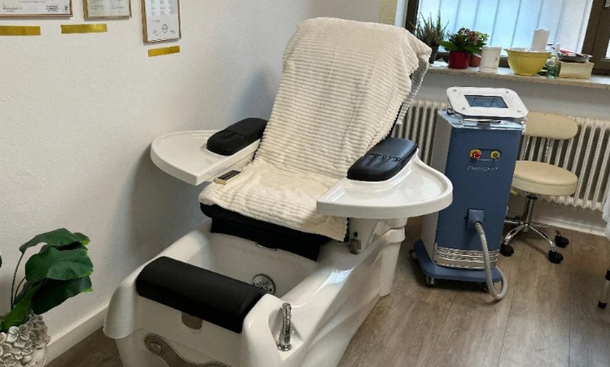 Image 2: 60 Min. Wimpern- oder Augenbrauen-Lifting inkl. Färben für 1 Person