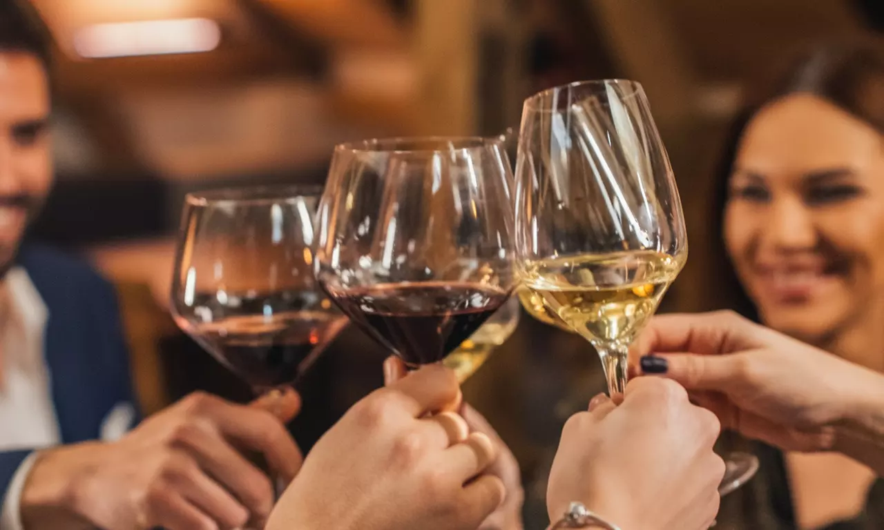 ✨Authentic Italian Dining + Wine/Beer/Soft Drink for Up to Eight People