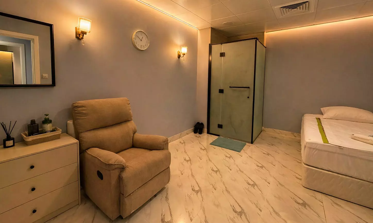 Gents Private VIP Room Spa Treatments with Shower Facility