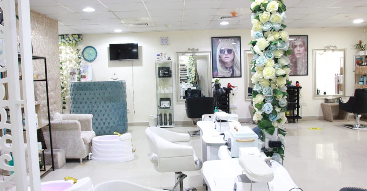 Glow & Go: Hair Wash, Cuts, Blow-Dry, Colour & Highlights Glow & Go: Hair Wash, Cuts, Blow-Dry, Colour & Highlights
