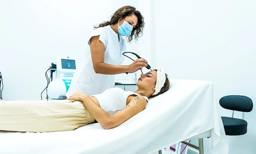 Image 2: Redefine tu mirada: lifting de pestañas y/o laminado de cejas