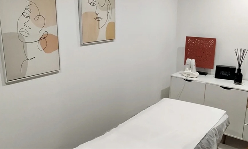 Image 3: Pose de vernis semi-permanent couleur à Divines