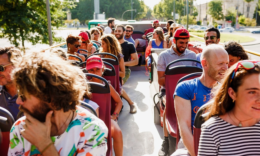 Image 5: Recorre Madrid a tu ritmo: tour en autobús y a pie incluido