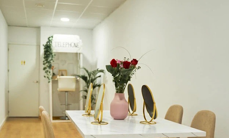 Image 7: Tratamiento reafirmante inyectado con efecto lifting en zona a elegir