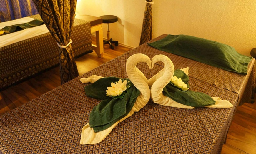 Image 5: Traditionelle Thai-, klassische Thai-Öl- oder Rücken-Nacken-Massage 