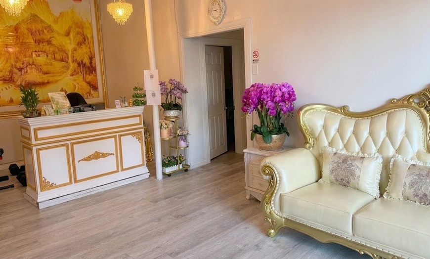 Image 2: Custom-Tailored Massages with Hot Stones & Premium Oil for Deep Relief