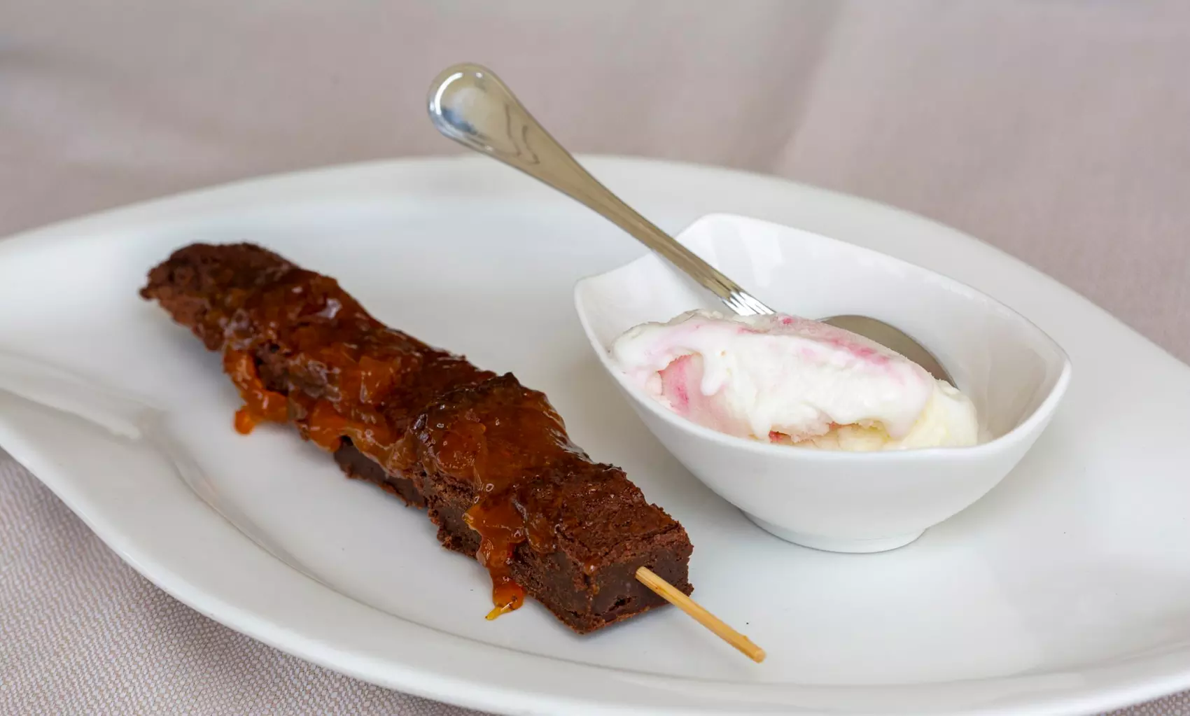 Lago Trasimeno 4*: camera doppia con colazione o mezza pensione