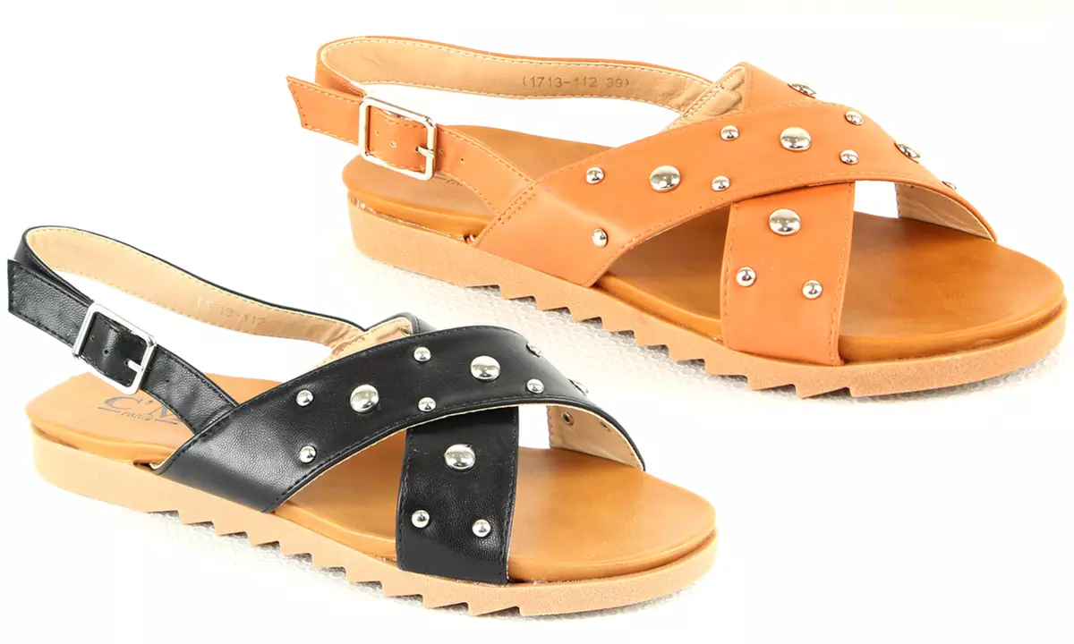 Sandales plates pour femmes avec des clous - Primary Image