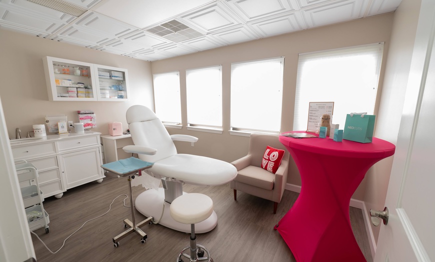 Image 5: Get Smooth Skin with IPL Lumecca Photo Facial Options