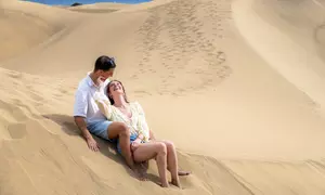 Sesión fotográfica en exteriores para hasta 10 personas con fotos editadas en alta resolución y opción a cambios de ropa