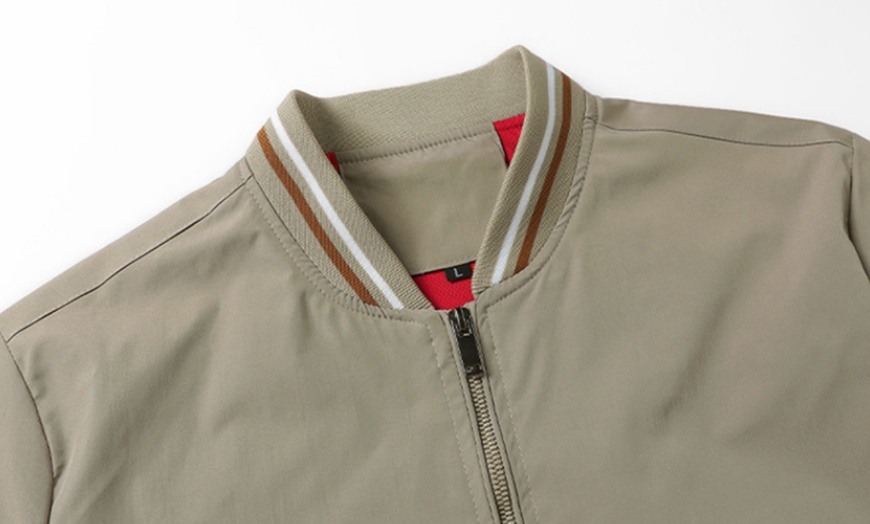 Image 9: Men's Lightweight Windbreaker Jacket, Water-Repellent & Stylish Design
