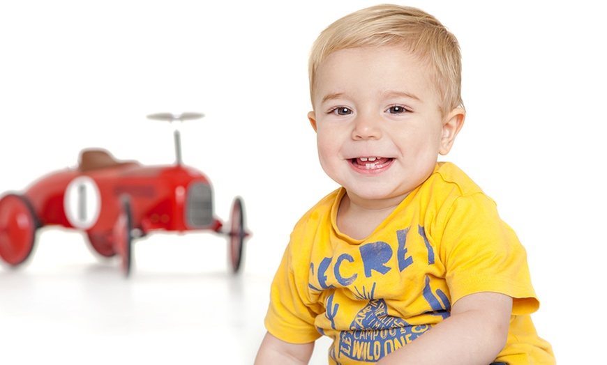 Image 9: Baby Photoshoot with Six Prints