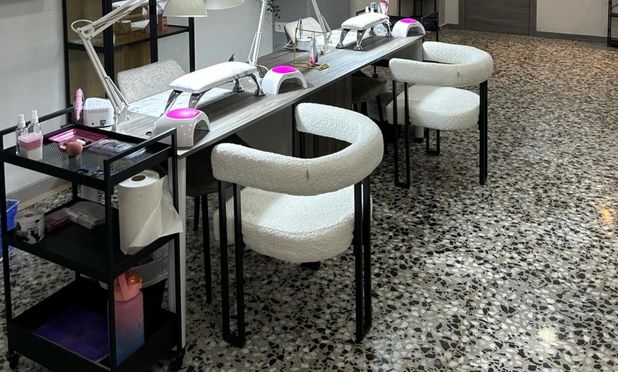 Image 14: Manicura, pedicura o ambos con esmaltado semipermanente