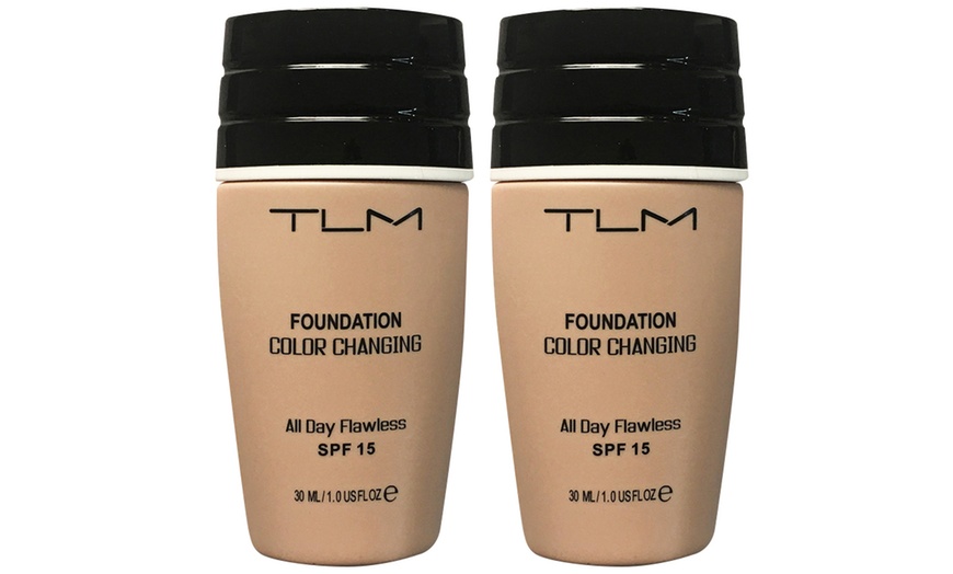 Image 2: Colour-Changing Foundation