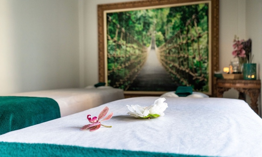 Image 6: Ritual relajante en pareja con aceites esenciales y copa de cava