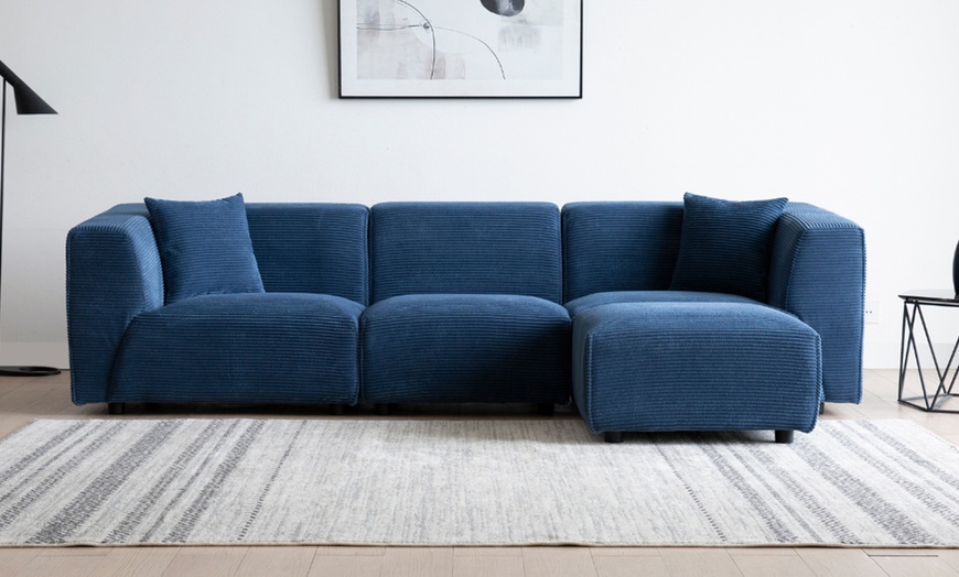 Image 21: Canapé modulable 3 ou 4 places avec pouf en velours côtelé de Kocoon