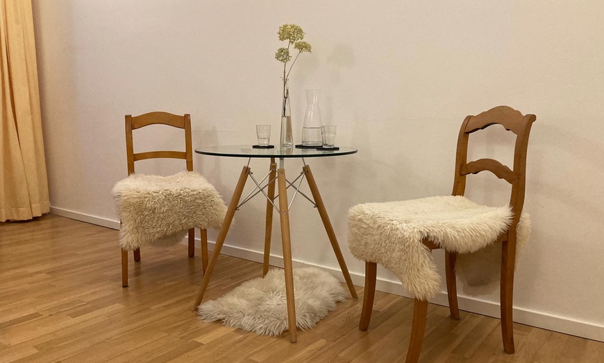 Image 3: Harmonie für Körper und Seele: Reiki Anwendung