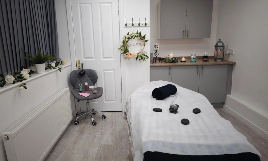 Image 3: Relax with 30 Min Back, Neck Massage, 60 or 90 Min Full Body Massage