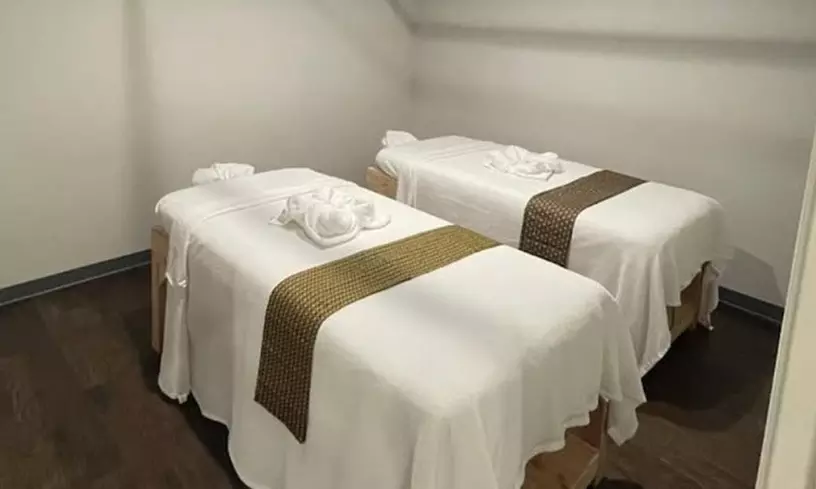 60, 90 or 120 Min Couples Massage + Hot Stone, Stream Eye Mask & More 