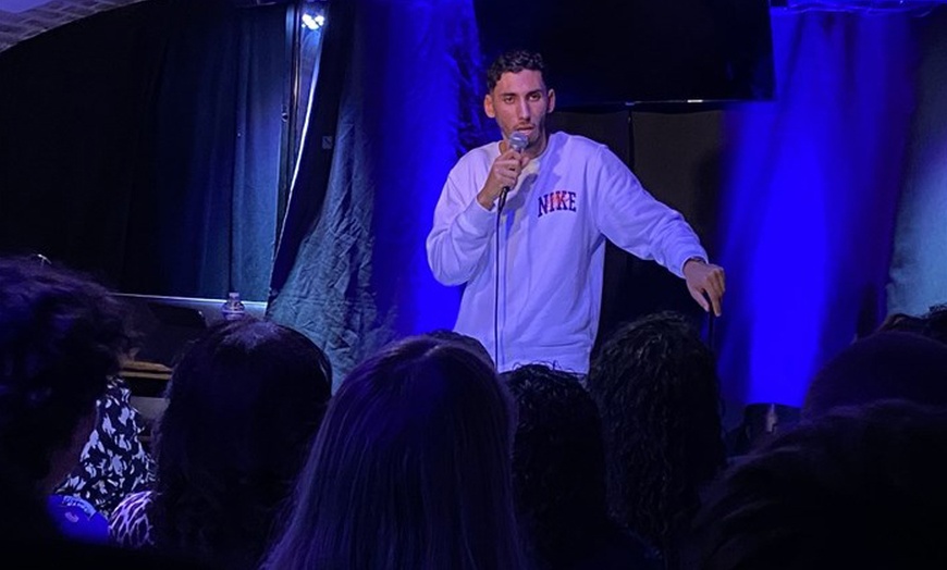Image 2: Humour et divertissement au Tchatcheur Comedy Club