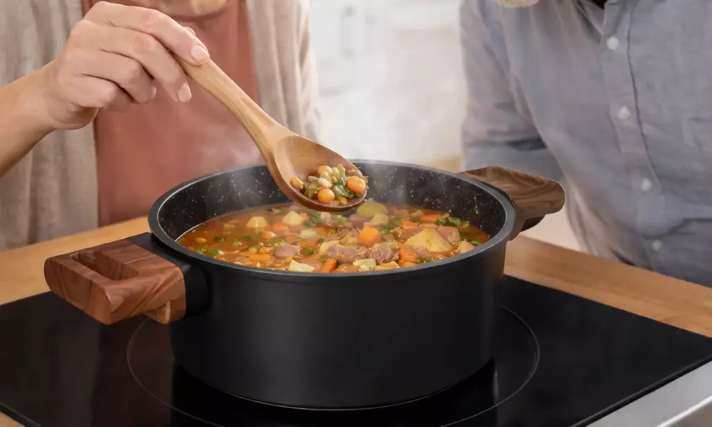 Set di pentole con coperchi in vetro