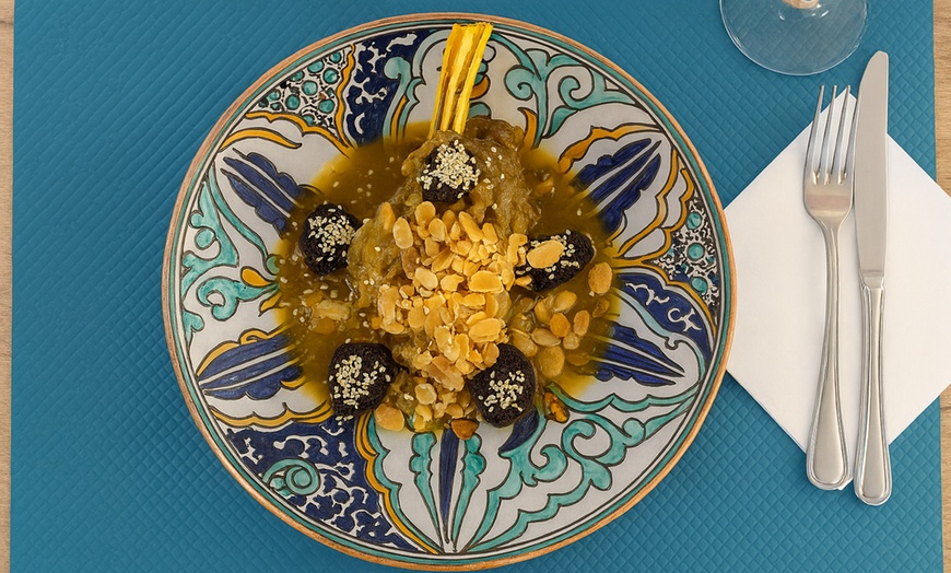 Image 2: Menu marocain au choix en 2 ou 3 services pour 2 ou 4 personnes