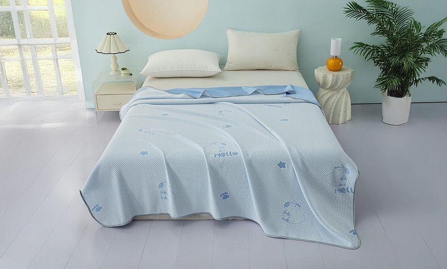 Image 1: Summer Cooling Comforter with Premium Ocean Silk Fabric