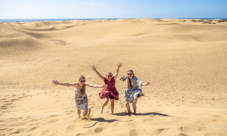 Image 6: Sesión fotográfica en exteriores con fotos editadas en alta resolución