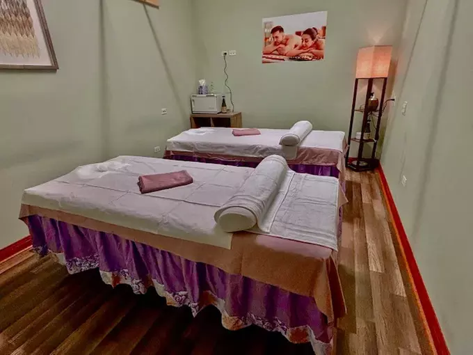 Jian Spa: 70- or 80-Min Full Body or Couple's Massage with Hot Stones