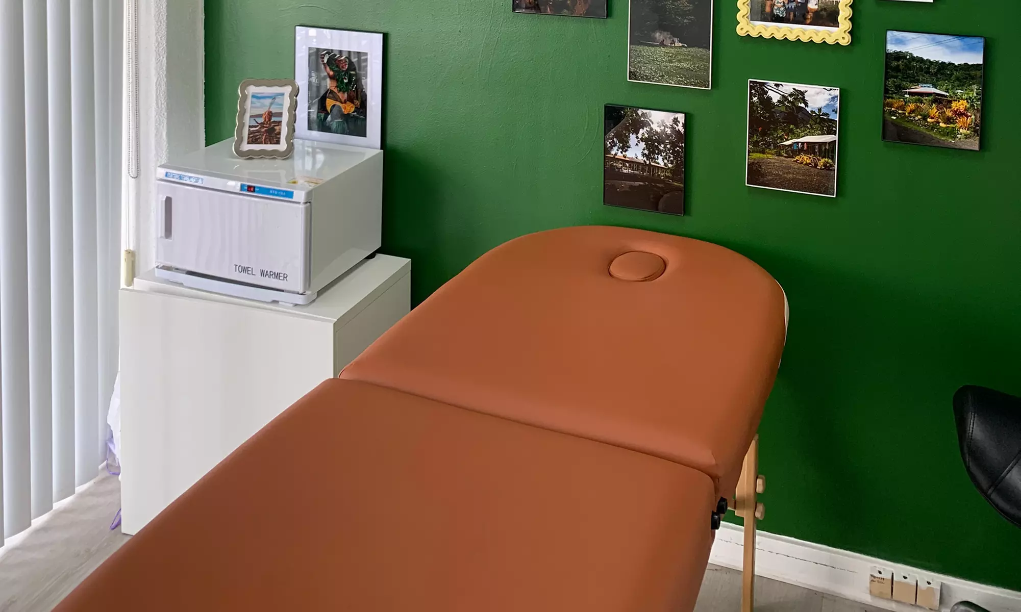 30-Minute Hand And Arms Massage with 30-Minute Underarm Sugaring