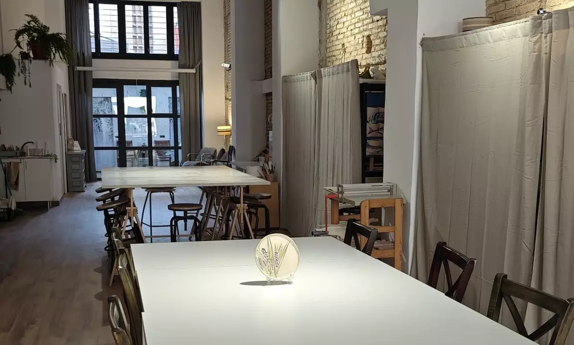 Crea y decora tu propia pieza de cerámica con barra libre y picoteo