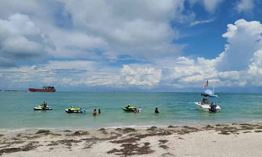 Image 3: Explore Tampa Bay with a 1 or 2 Skis for 2 or 3 Hours Rental