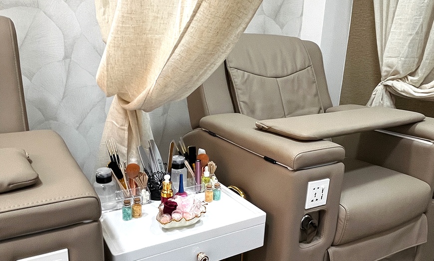 Image 4: Manicura y/o pedicura semipermanente o extensiones de uñas de soft gel