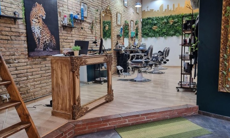 Image 4: 2 sesiones de peluquería para hombre con masaje y arreglo de barba