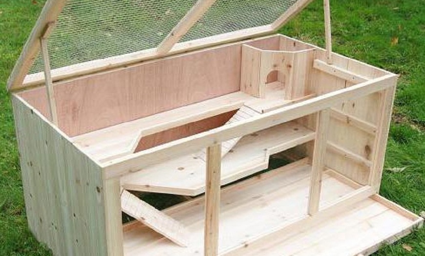 Image 2: Wooden Hamster Shelter
