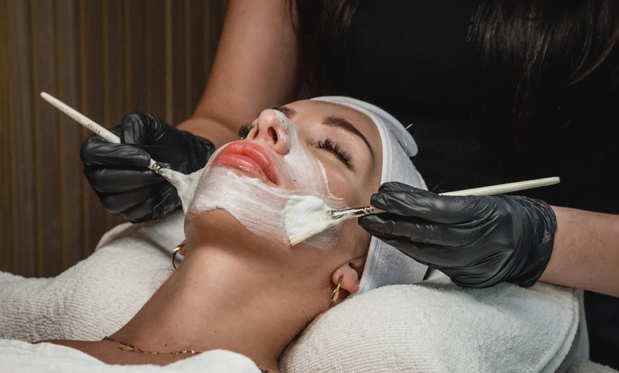 Image 6: Beauty-Paket mit Wimpern- und Augenbrauen-Lifting und Aqua-Facial 