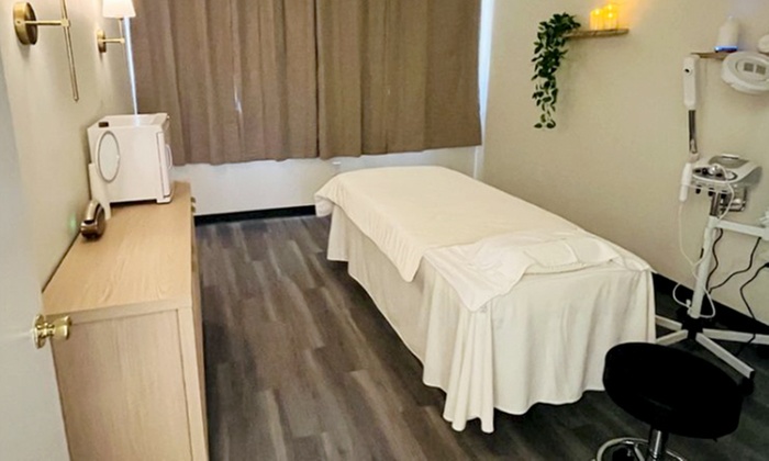 Single/Couples 60-Min Swedish Hot Stone Massage & Deep Cleaning Facial