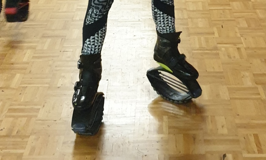 Image 4: 5er- oder 10er-Karte für Jumpschuh-Training & Leihschuhe für 1 Person