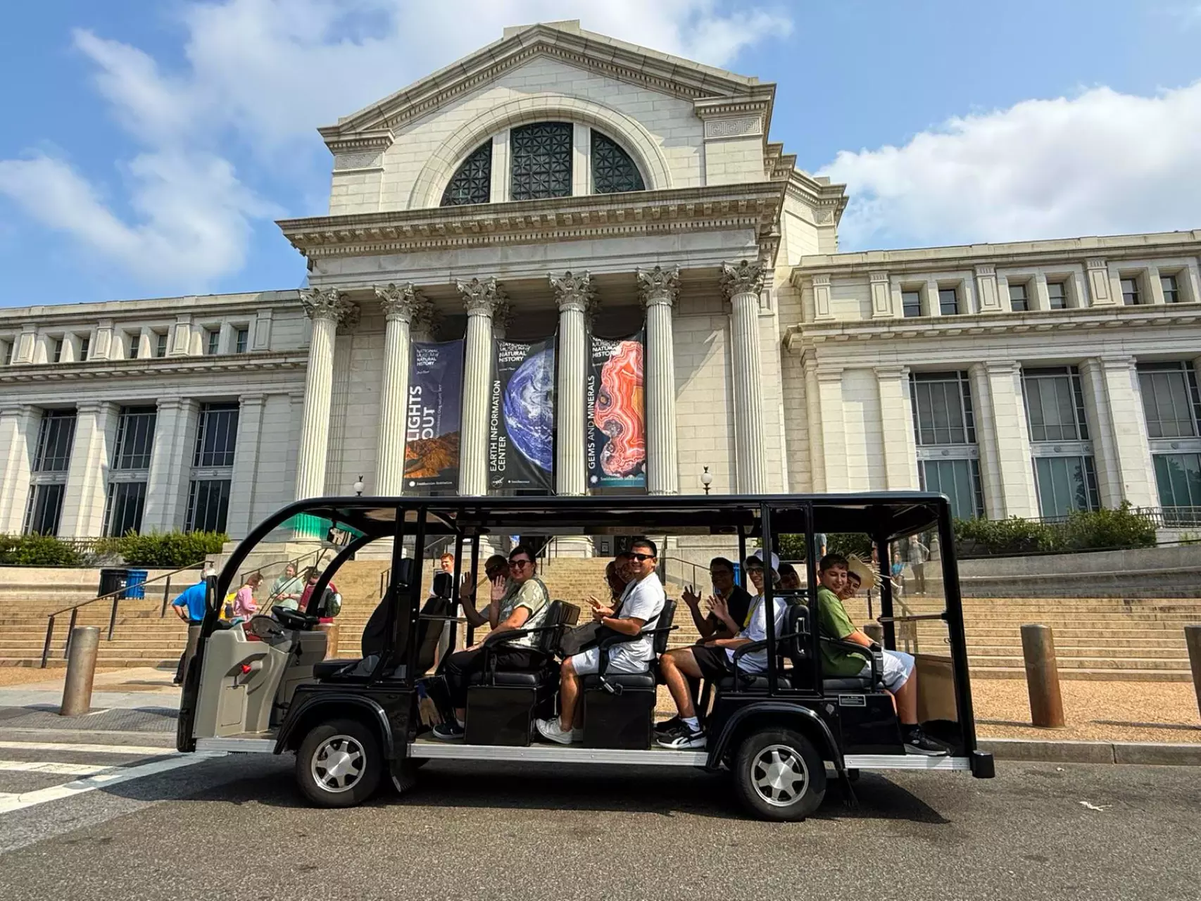 Luxurious, Semi-Private Washington DC Guided Tour by E-Cart or Minibus