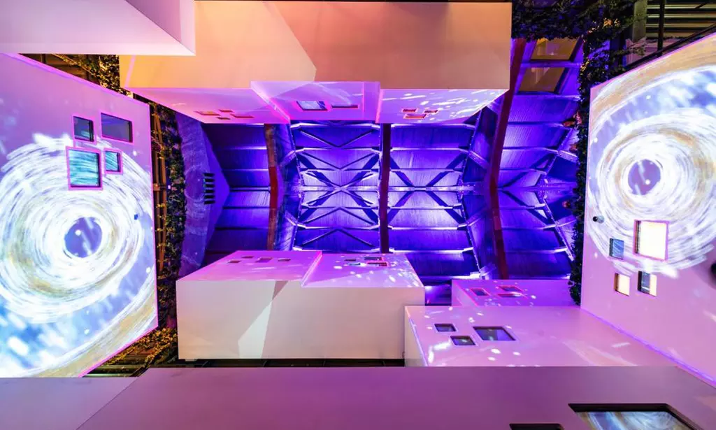 Amsterdam: tweepersoonskamer of pod met ontbijt