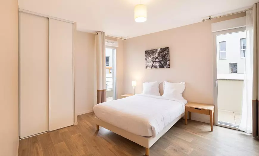 Image 1: Montreuil: appartement met 1 of 2 slaapkamers met optioneel ontbijt