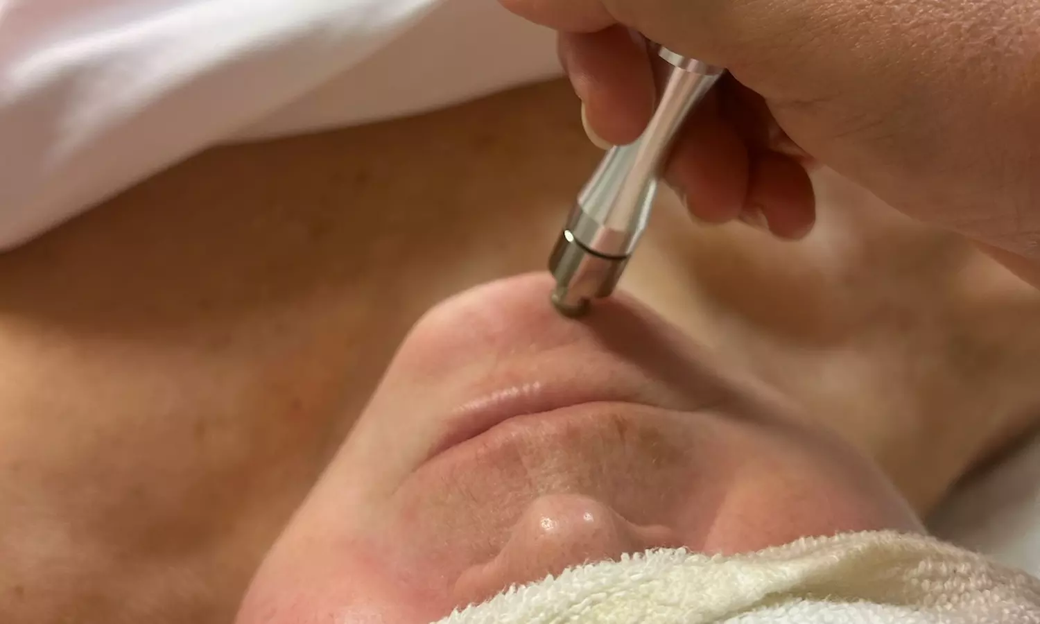 Relax with a Deep-Therapeutic Massage/ Facial with Aromatherapy